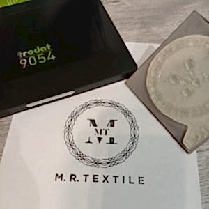 штамп с логотипом для коробок